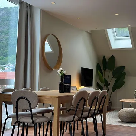 Heimby Homes - Four Bedroom Family Penthouse Apartment *