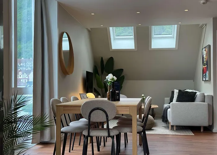 Heimby Homes - Four Bedroom Family Penthouse ベルゲン